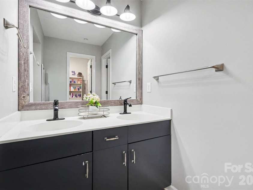9817 Emerald Point Drive, Charlotte, NC 28278.  MLS# CAR4411548, YatesRealty ID 42034. 