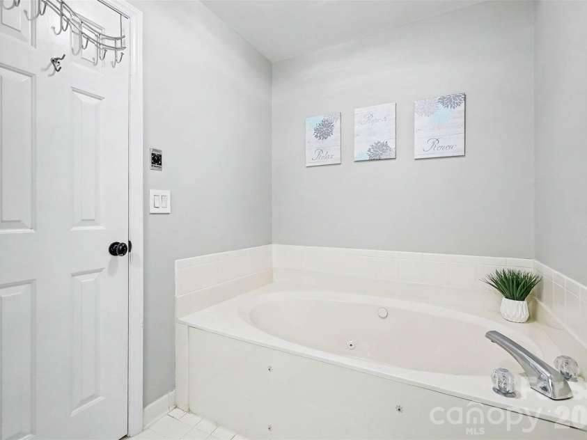 9817 Emerald Point Drive, Charlotte, NC 28278.  MLS# CAR4411548, YatesRealty ID 42034. 