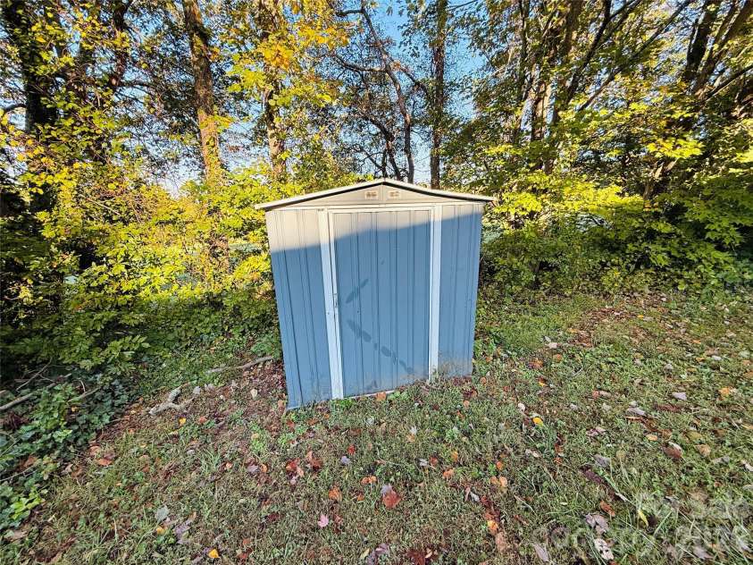 166 Albert Drive, Flat Rock, NC 28731.  MLS# CAR4412574, YatesRealty ID 42037. 