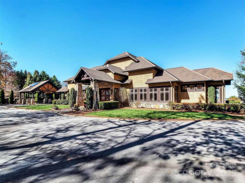 93 Lombard Street, Waynesville, NC 28786.  MLS# CAR4304075, YatesRealty ID 4204. 