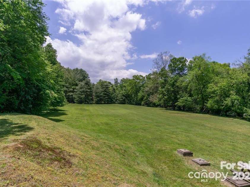 99999 Blue Mountain Way, Horse Shoe, NC 28742.  MLS# CAR4214407, YatesRealty ID 4204. Clubhouse Picnic Area