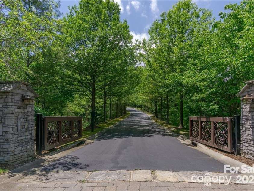 99999 Blue Mountain Way, Horse Shoe, NC 28742.  MLS# CAR4214407, YatesRealty ID 4204. Front Gate