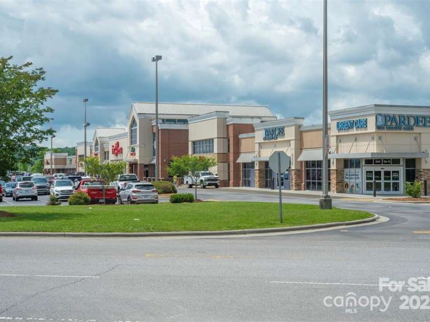 99999 Blue Mountain Way, Horse Shoe, NC 28742.  MLS# CAR4214407, YatesRealty ID 4204. Ingles Shopping Centre