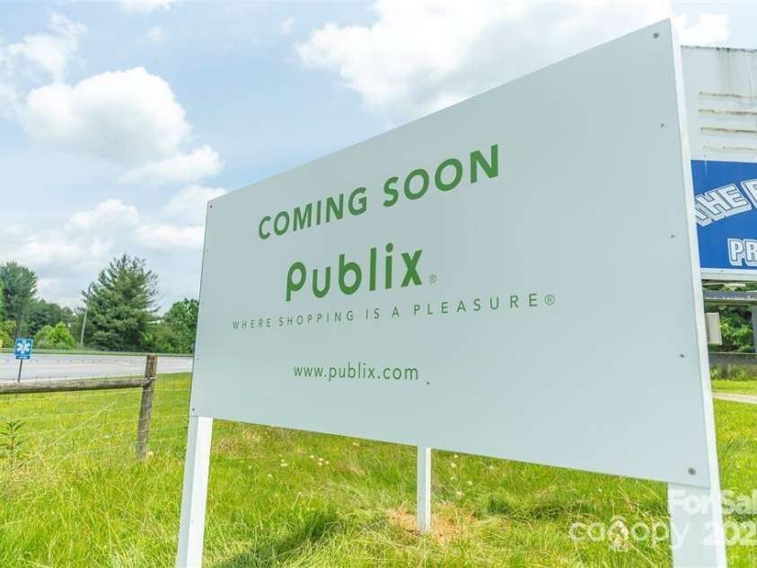99999 Blue Mountain Way, Horse Shoe, NC 28742.  MLS# CAR4214407, YatesRealty ID 4204. Publix Coming Soon