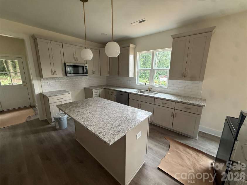 123 Piedmont Drive, Kannapolis, NC 28081.  MLS# CAR4412590, YatesRealty ID 42040. 