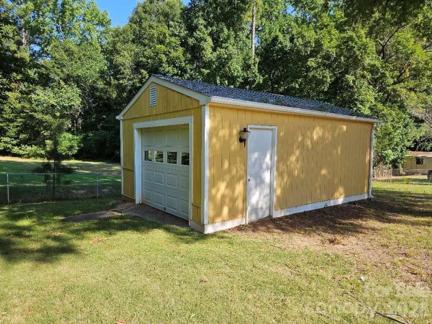 1210 Westover Circle, Rock Hill, SC 29732.  MLS# CAR4408213, YatesRealty ID 42041. 