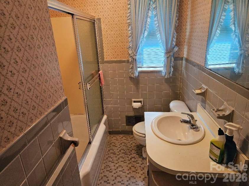 1210 Westover Circle, Rock Hill, SC 29732.  MLS# CAR4408213, YatesRealty ID 42041. 