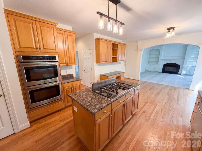 10124 Windtree Lane, Charlotte, NC 28215.  MLS# CAR4412602, YatesRealty ID 42042. 