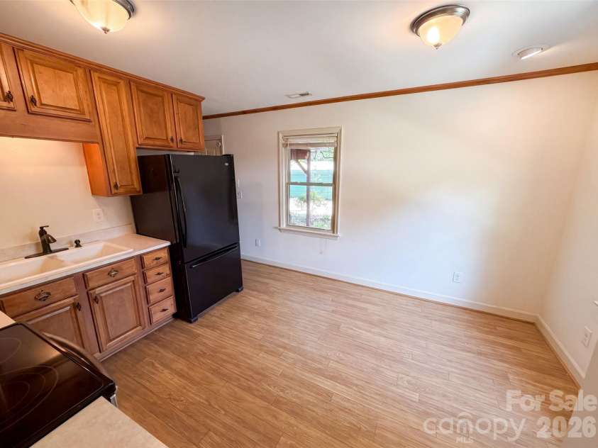 10124 Windtree Lane, Charlotte, NC 28215.  MLS# CAR4412602, YatesRealty ID 42042. 
