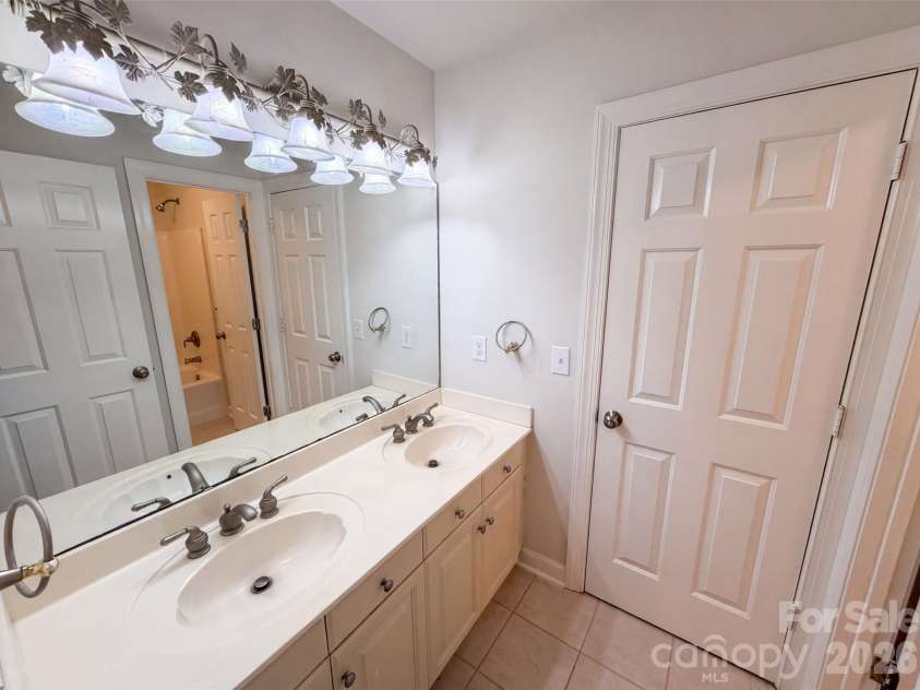 10124 Windtree Lane, Charlotte, NC 28215.  MLS# CAR4412602, YatesRealty ID 42042. 