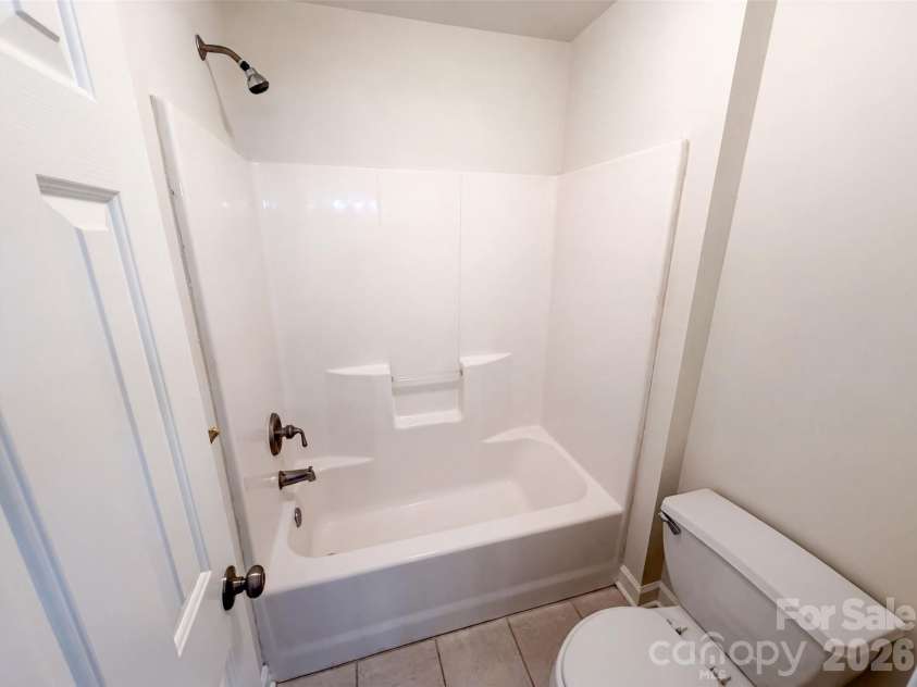 10124 Windtree Lane, Charlotte, NC 28215.  MLS# CAR4412602, YatesRealty ID 42042. 