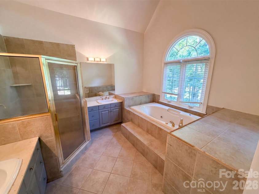 10124 Windtree Lane, Charlotte, NC 28215.  MLS# CAR4412602, YatesRealty ID 42042. 