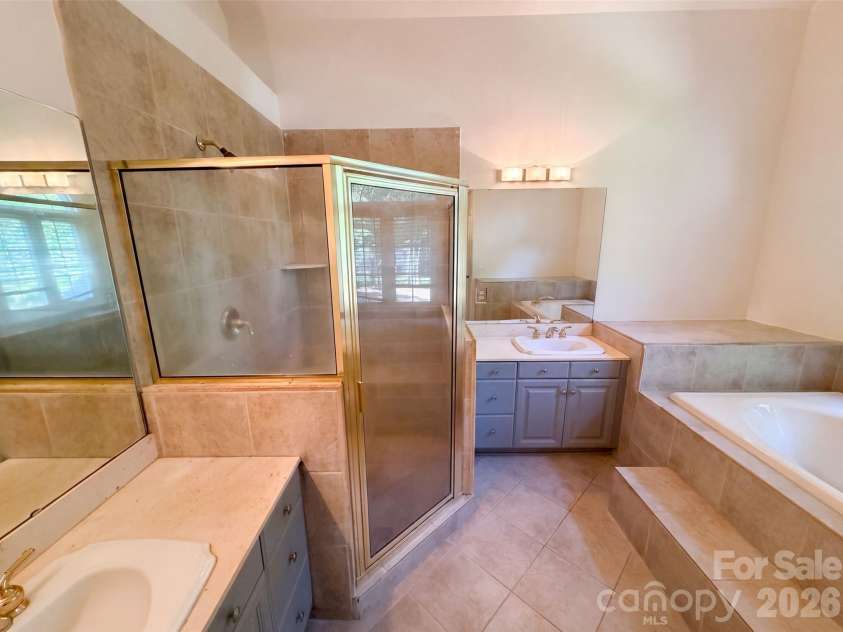 10124 Windtree Lane, Charlotte, NC 28215.  MLS# CAR4412602, YatesRealty ID 42042. 