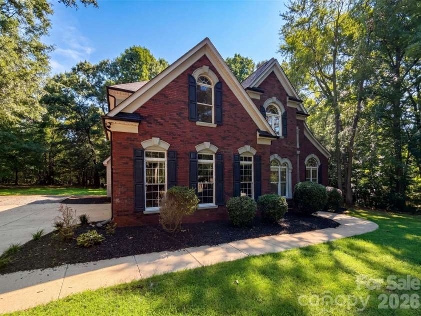 10124 Windtree Lane, Charlotte, NC 28215.  MLS# CAR4412602, YatesRealty ID 42042. 