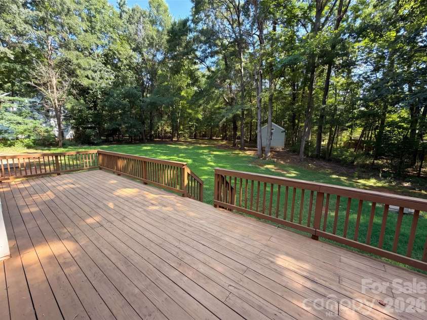 10124 Windtree Lane, Charlotte, NC 28215.  MLS# CAR4412602, YatesRealty ID 42042. 