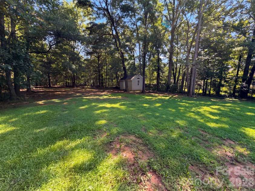 10124 Windtree Lane, Charlotte, NC 28215.  MLS# CAR4412602, YatesRealty ID 42042. 