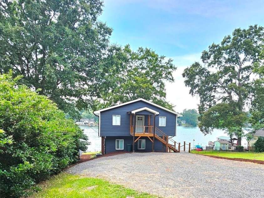 634 Pinehaven Drive, New London, NC 28127.  MLS# CAR4411174, YatesRealty ID 42046. 