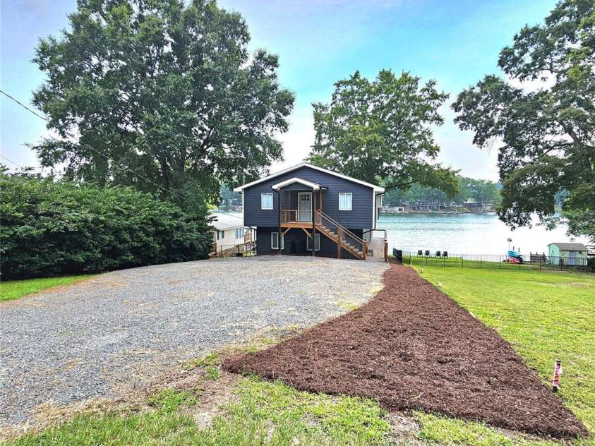 634 Pinehaven Drive, New London, NC 28127.  MLS# CAR4411174, YatesRealty ID 42046. 