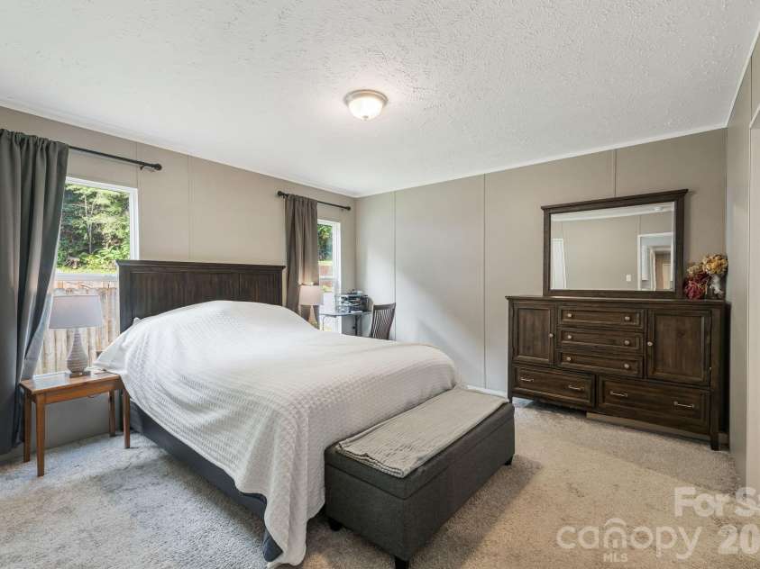 10 Pyrite Way, Asheville, NC 28806.  MLS# CAR4411592, YatesRealty ID 42047. Spacious Primary Suite with En Suite.