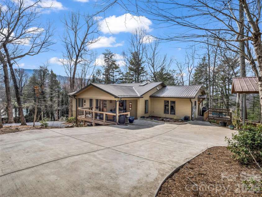 4 Western View Street, Black Mountain, NC 28711.  MLS# CAR4355063, YatesRealty ID 4205. 