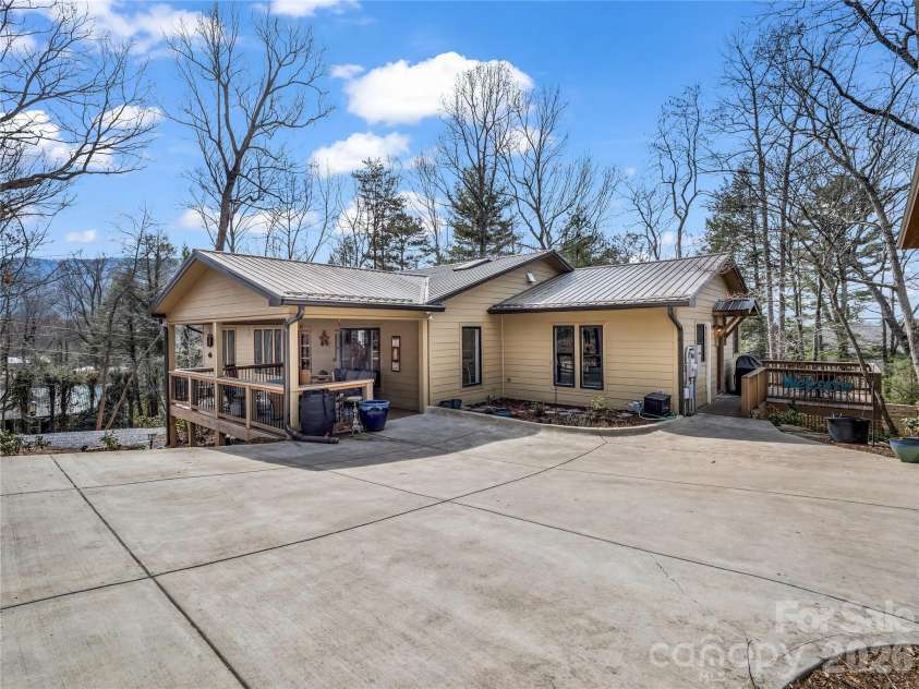 4 Western View Street, Black Mountain, NC 28711.  MLS# CAR4355063, YatesRealty ID 4205. 