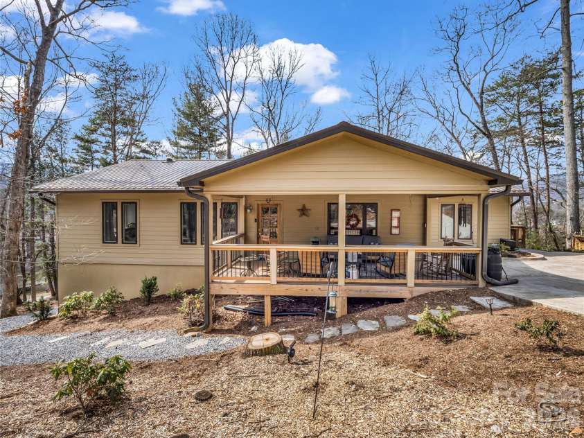 4 Western View Street, Black Mountain, NC 28711.  MLS# CAR4355063, YatesRealty ID 4205. 