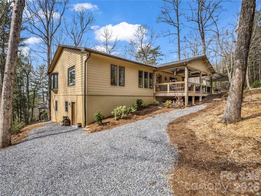 4 Western View Street, Black Mountain, NC 28711.  MLS# CAR4355063, YatesRealty ID 4205. 