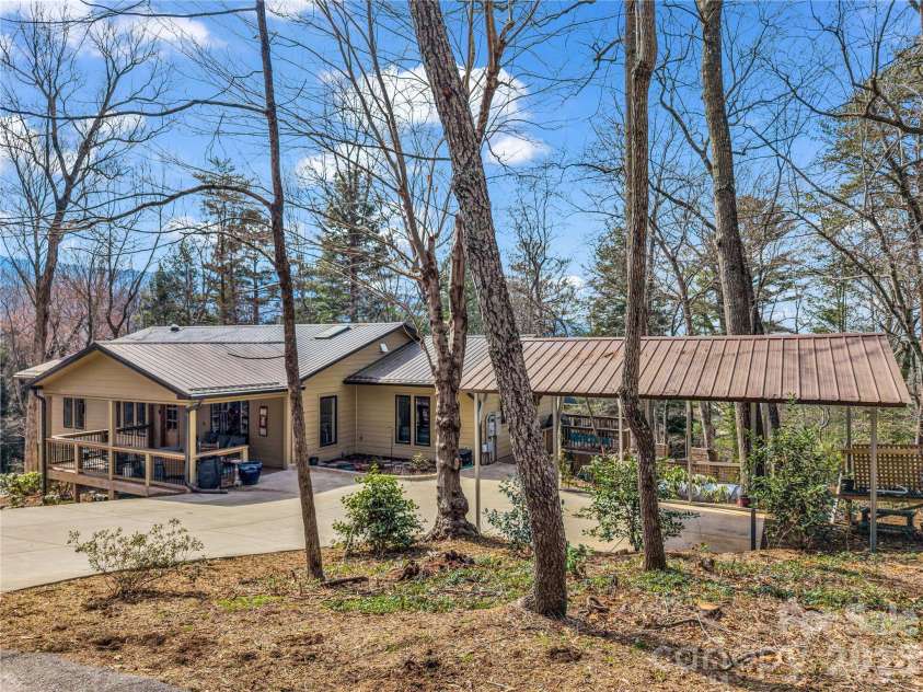 4 Western View Street, Black Mountain, NC 28711.  MLS# CAR4355063, YatesRealty ID 4205. 