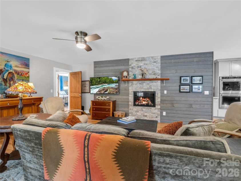 4 Western View Street, Black Mountain, NC 28711.  MLS# CAR4355063, YatesRealty ID 4205. 