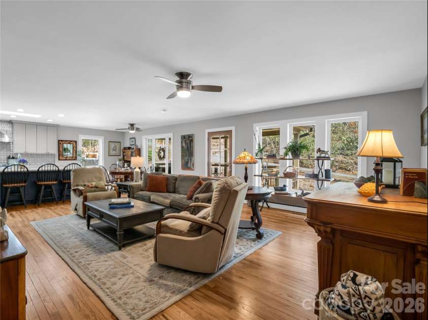 4 Western View Street, Black Mountain, NC 28711.  MLS# CAR4355063, YatesRealty ID 4205. 