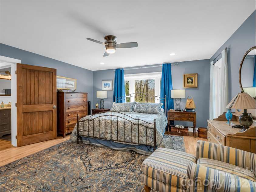 4 Western View Street, Black Mountain, NC 28711.  MLS# CAR4355063, YatesRealty ID 4205. 