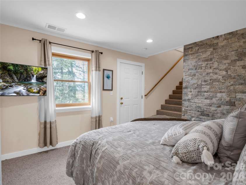 4 Western View Street, Black Mountain, NC 28711.  MLS# CAR4355063, YatesRealty ID 4205. 
