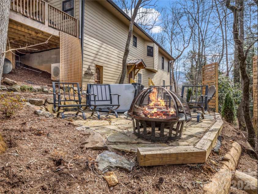 4 Western View Street, Black Mountain, NC 28711.  MLS# CAR4355063, YatesRealty ID 4205. 