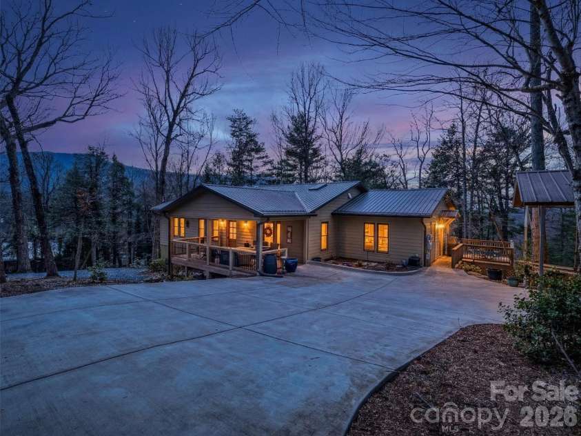 4 Western View Street, Black Mountain, NC 28711.  MLS# CAR4355063, YatesRealty ID 4205. 