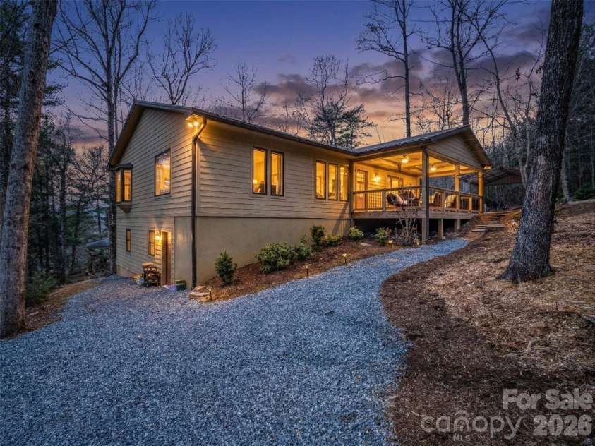 4 Western View Street, Black Mountain, NC 28711.  MLS# CAR4355063, YatesRealty ID 4205. 