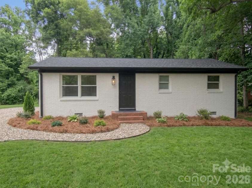 3806 Vanderburg Drive, Concord, NC 28025.  MLS# CAR4412640, YatesRealty ID 42051. 