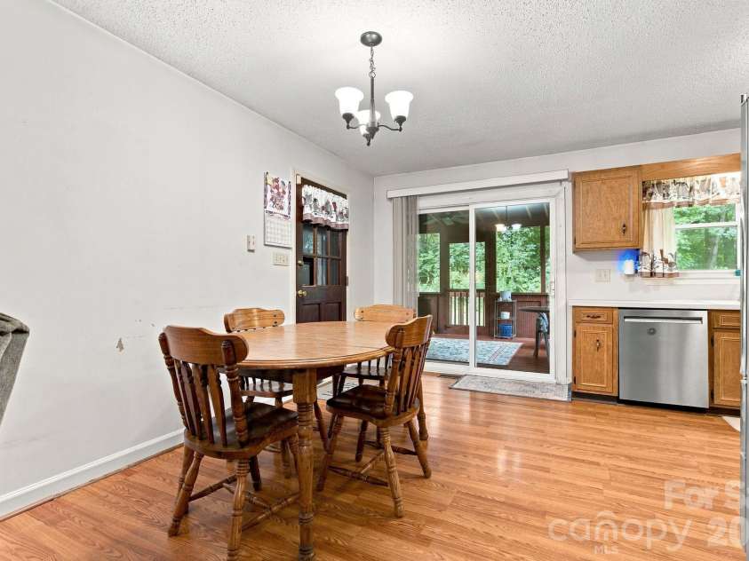 213 Hamilton Road, Troutman, NC 28166.  MLS# CAR4405468, YatesRealty ID 42054. Dinette