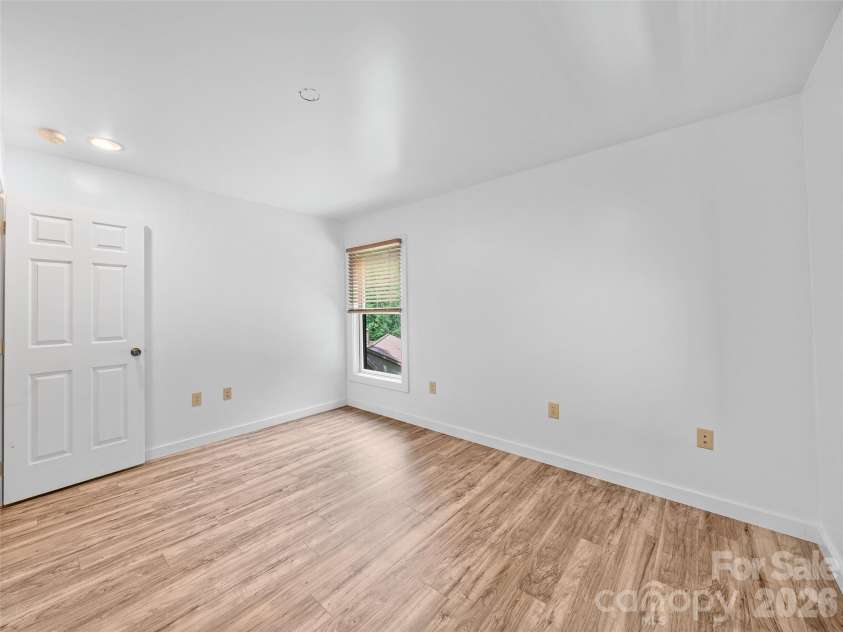 140 Falls Crossing Road, Burnsville, NC 28714.  MLS# CAR4393426, YatesRealty ID 42055. 2ND VIEW