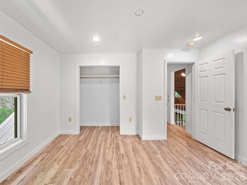 140 Falls Crossing Road, Burnsville, NC 28714.  MLS# CAR4393426, YatesRealty ID 42055. LG CLOSET