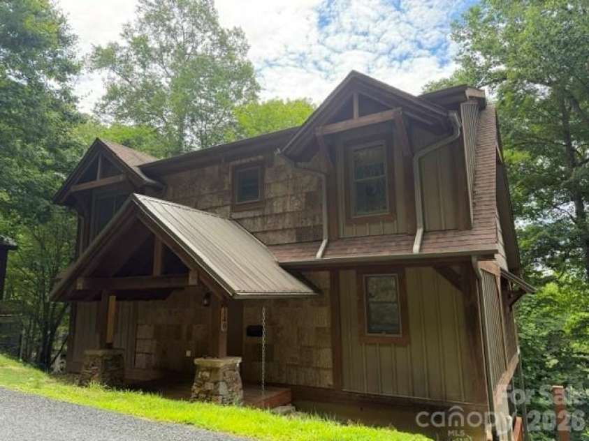 140 Falls Crossing Road, Burnsville, NC 28714.  MLS# CAR4393426, YatesRealty ID 42055. MULTI-LEVEL