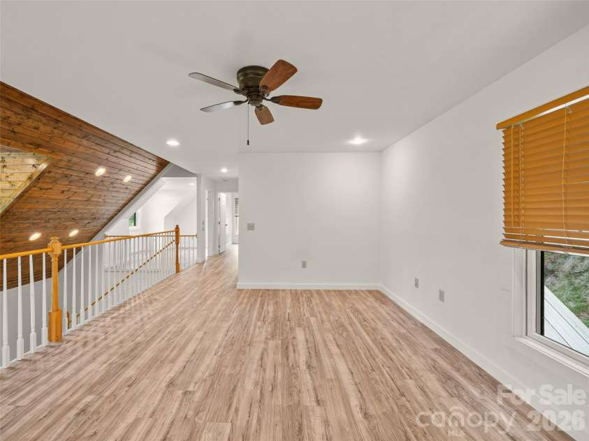 140 Falls Crossing Road, Burnsville, NC 28714.  MLS# CAR4393426, YatesRealty ID 42055. OVERSIZED LOFT - UPPER LEVEL