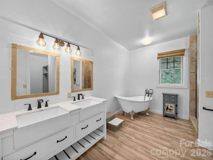 140 Falls Crossing Road, Burnsville, NC 28714.  MLS# CAR4393426, YatesRealty ID 42055. PRIMARY - FULLBATH ON MAIN