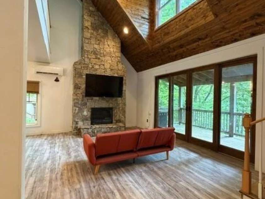 140 Falls Crossing Road, Burnsville, NC 28714.  MLS# CAR4393426, YatesRealty ID 42055. T&G VAULTED CEILING