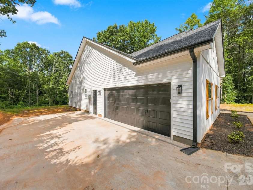1694 Parsonage Lane, Newton, NC 28658.  MLS# CAR4406946, YatesRealty ID 42058. 
