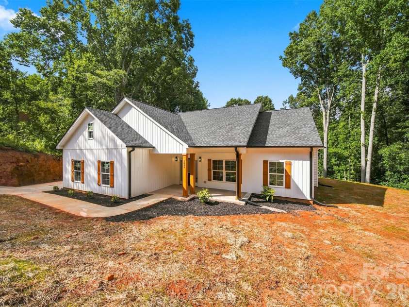 1694 Parsonage Lane, Newton, NC 28658.  MLS# CAR4406946, YatesRealty ID 42058. 