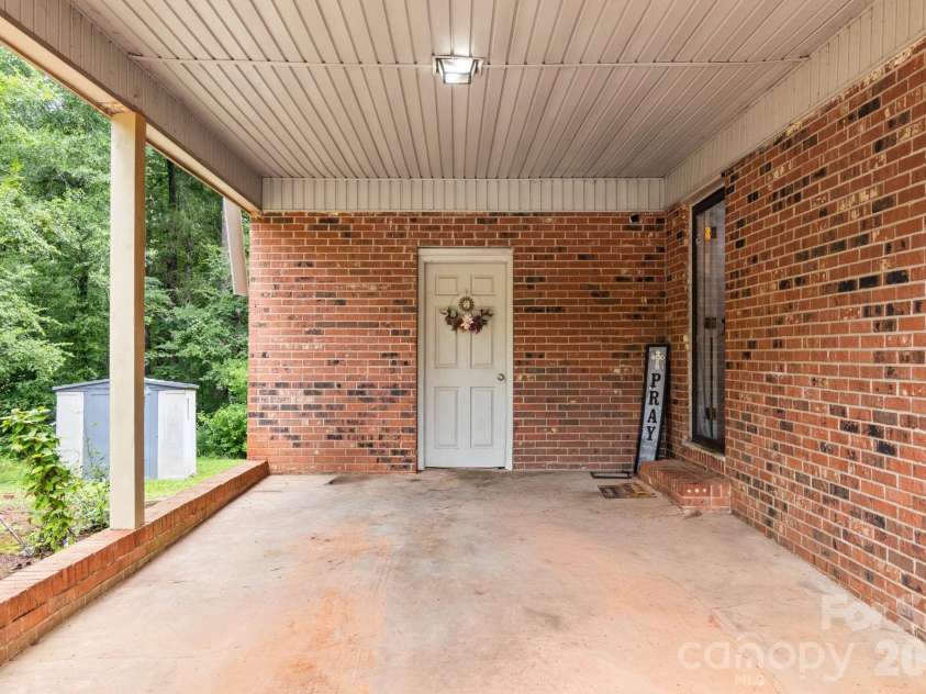 3104 University Drive, Lancaster, SC 29720.  MLS# CAR4405422, YatesRealty ID 42059. 