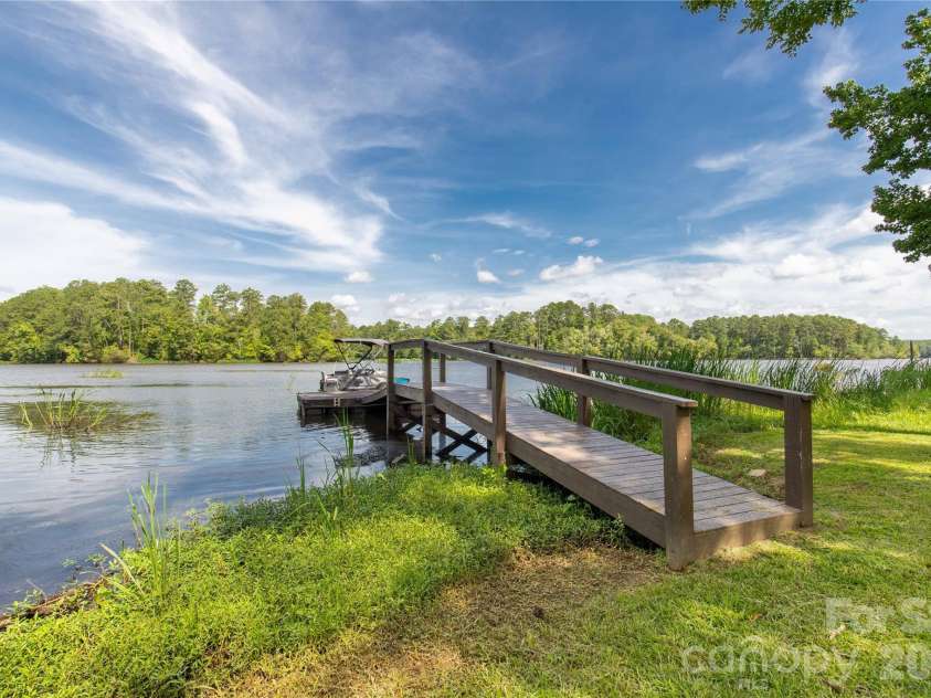 2051 Great North Road, Winnsboro, SC 29180.  MLS# CAR4404295, YatesRealty ID 42060. Private Dock