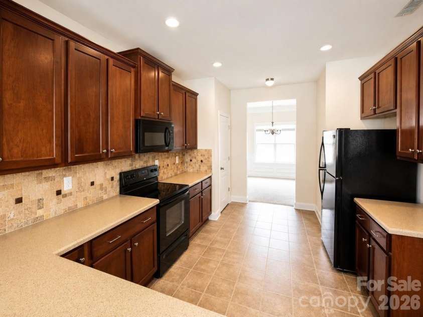 2304 Bonterra Boulevard, Indian Trail, NC 28079.  MLS# CAR4406663, YatesRealty ID 42062. Kitchen
