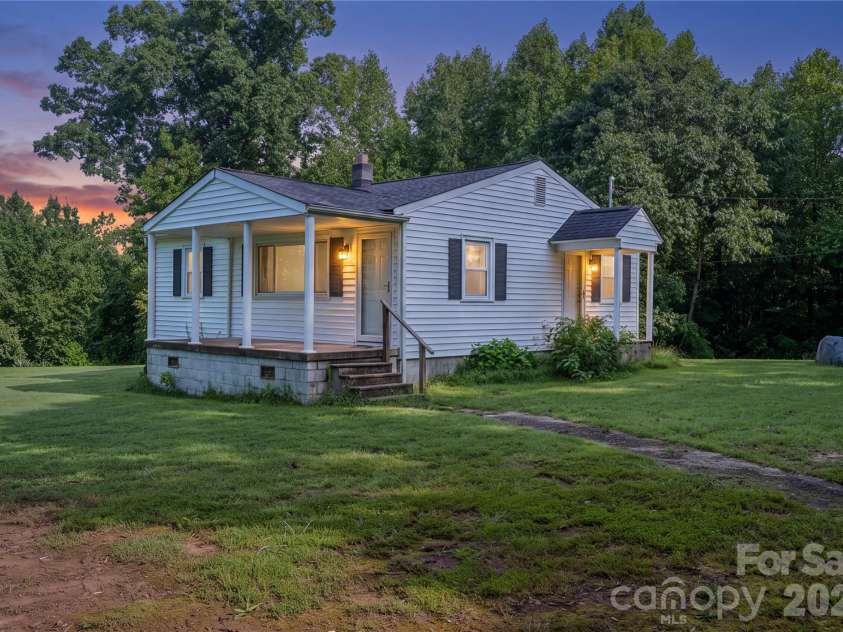614 Westview Street, Gastonia, NC 28052.  MLS# CAR4411377, YatesRealty ID 42063. 