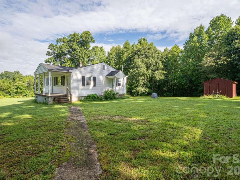 614 Westview Street, Gastonia, NC 28052.  MLS# CAR4411377, YatesRealty ID 42063. 